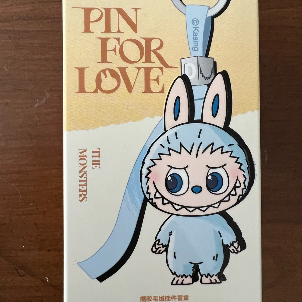 Labubu “Pin for Love” G